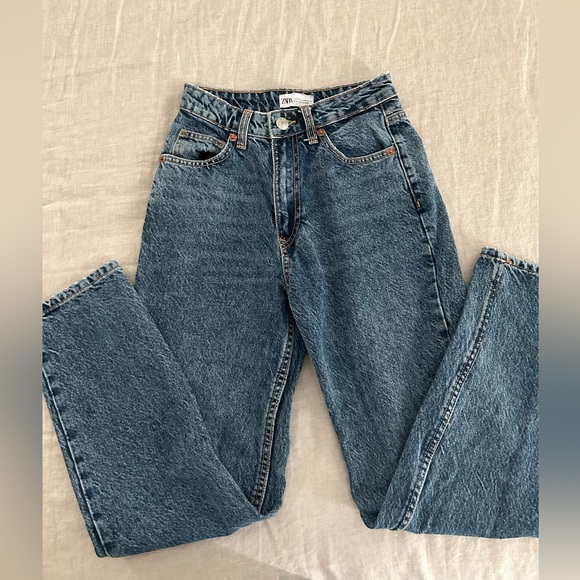 Zara Mom Fit Jeans - Picture 2 of 4
